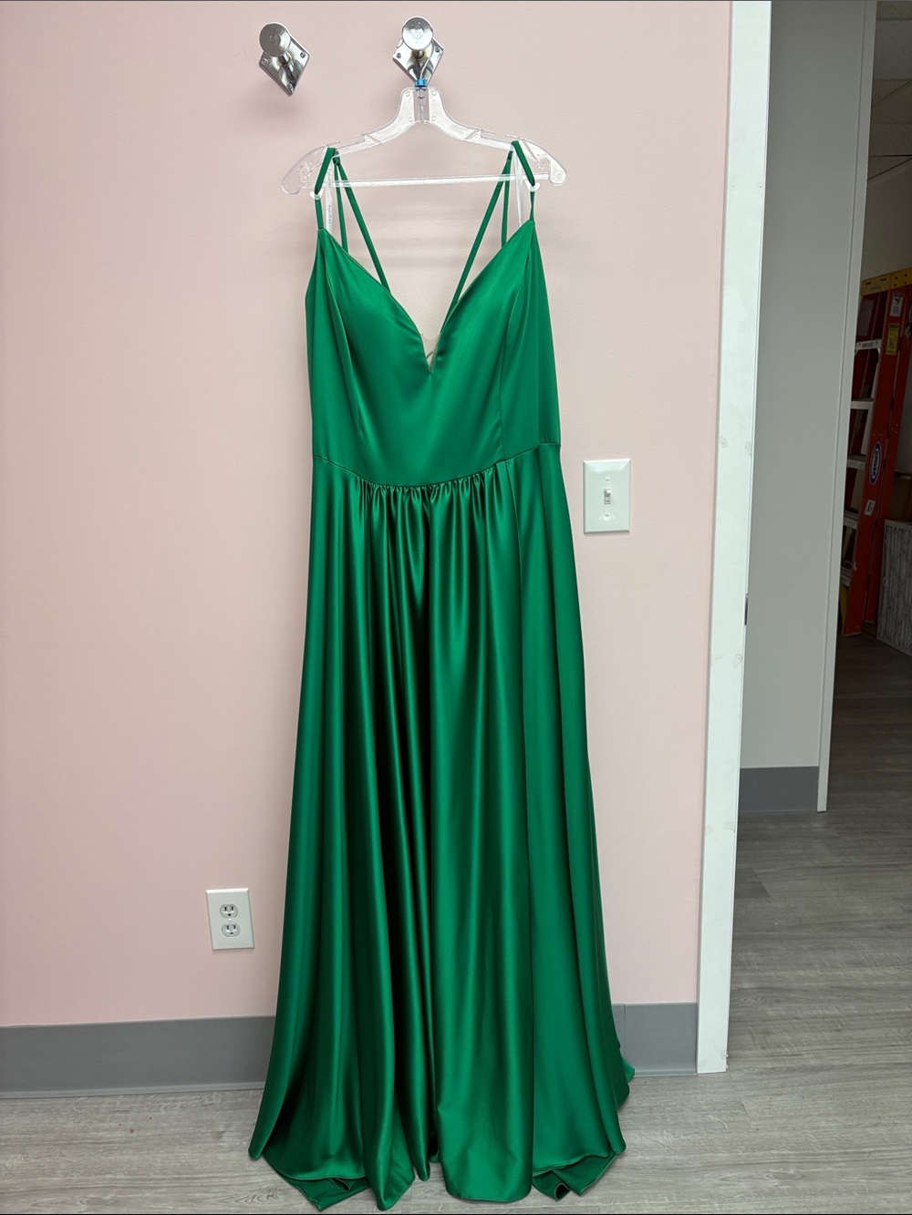 Ava Presley NWT Emerald Green V-Neck Spaghetti Strap Dress size 24 corset back